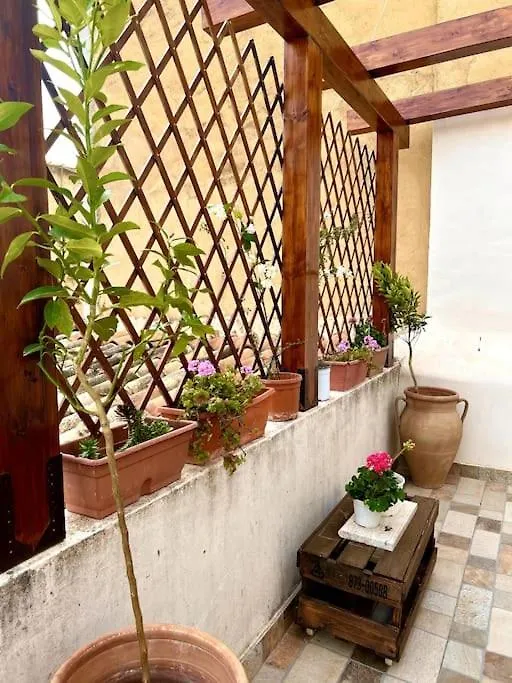 Il Mandorlo Villa Naro 0*,  Italy
