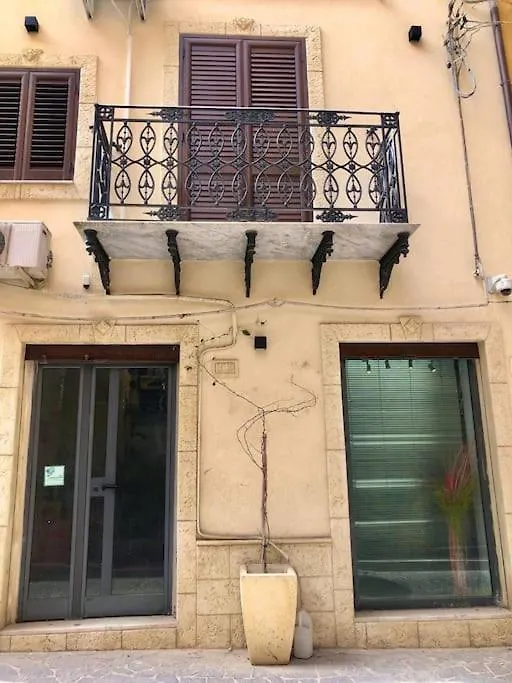 Il Mandorlo Villa Naro 0*,